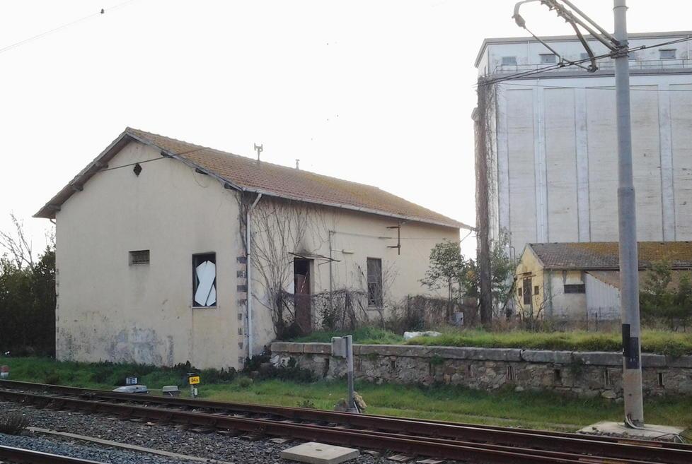 Brucia ex cantoniera: segni di bivacco 