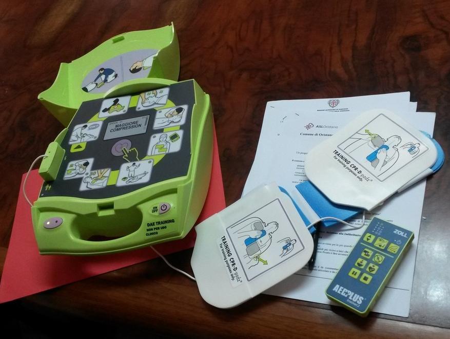 Primo defibrillatore nel centro storico, si installa in un bar 