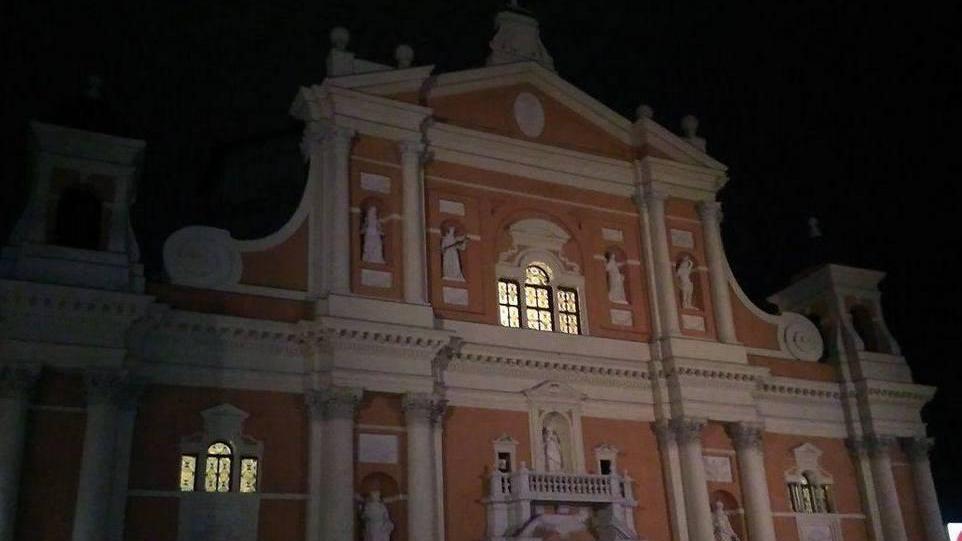 Si accendono le nuove luci Prove generali nel duomo