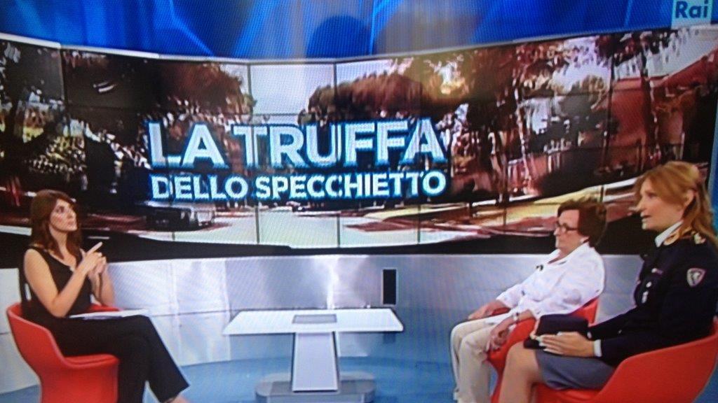 Una trasmissione televisiva sulla truffa dello specchietto