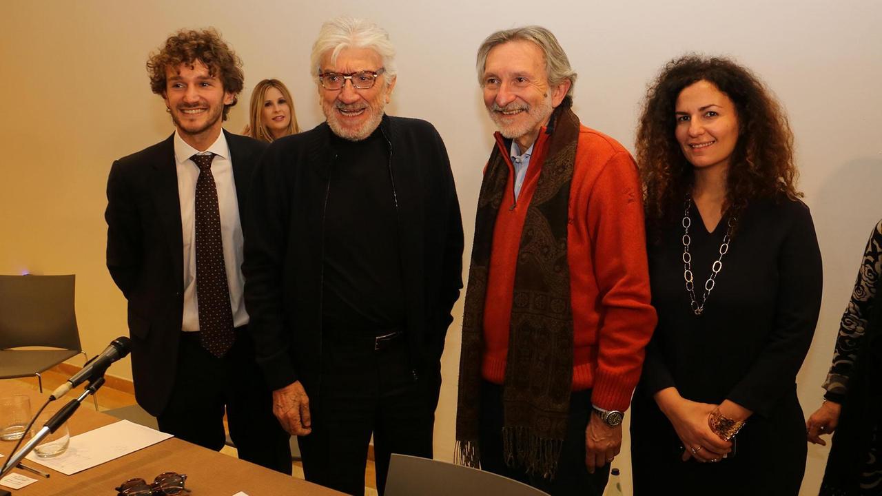 Gigi Proietti con il sindaco Bellandi, l’assessora De Paola e il deputato Fanucci (foto Nucci)