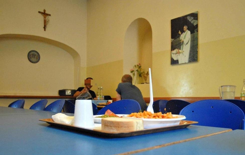 Pasti e posti letto: la rete dell’emergenza 