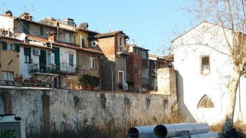 «Sosta nell’ex Lorenzini, subito i lavori»