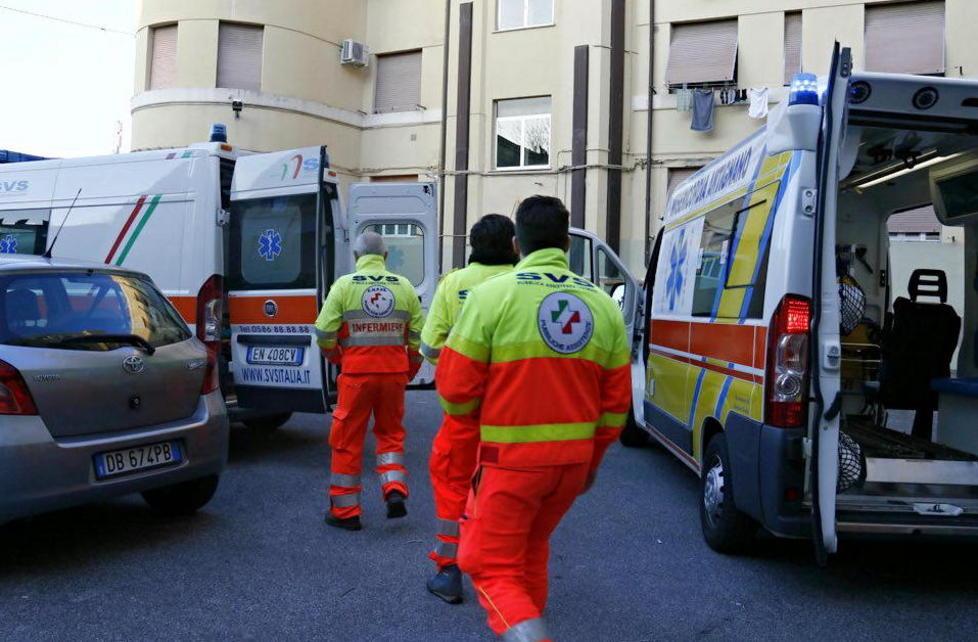 A 13 anni prende la scossa con una borsa termica 
