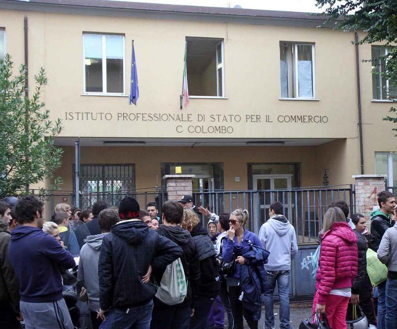 Scuola, Colombo al freddo scatta la protesta 