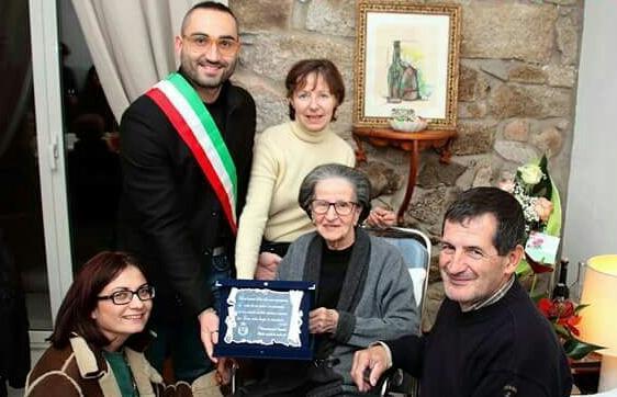 Zia Gina Casu ha spento 100 candeline