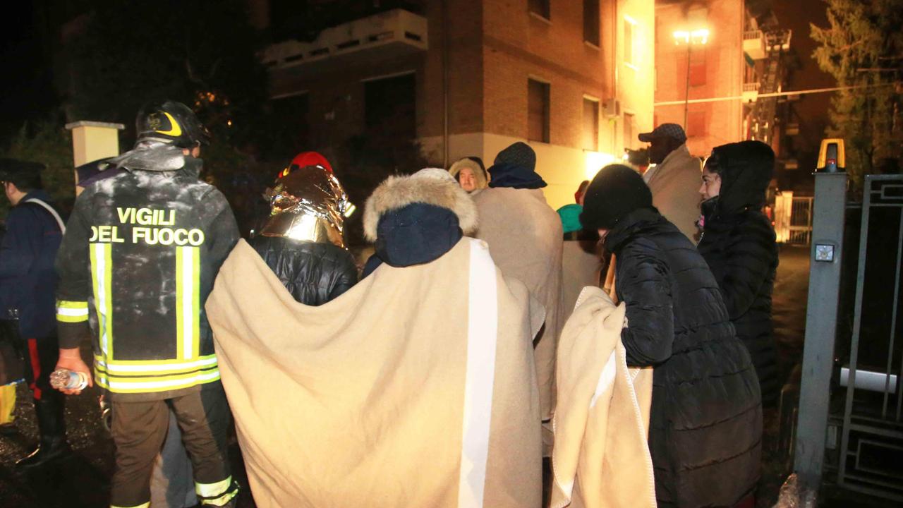 Reggio Emilia, incendio in viale Timavo: evacuate trenta persone