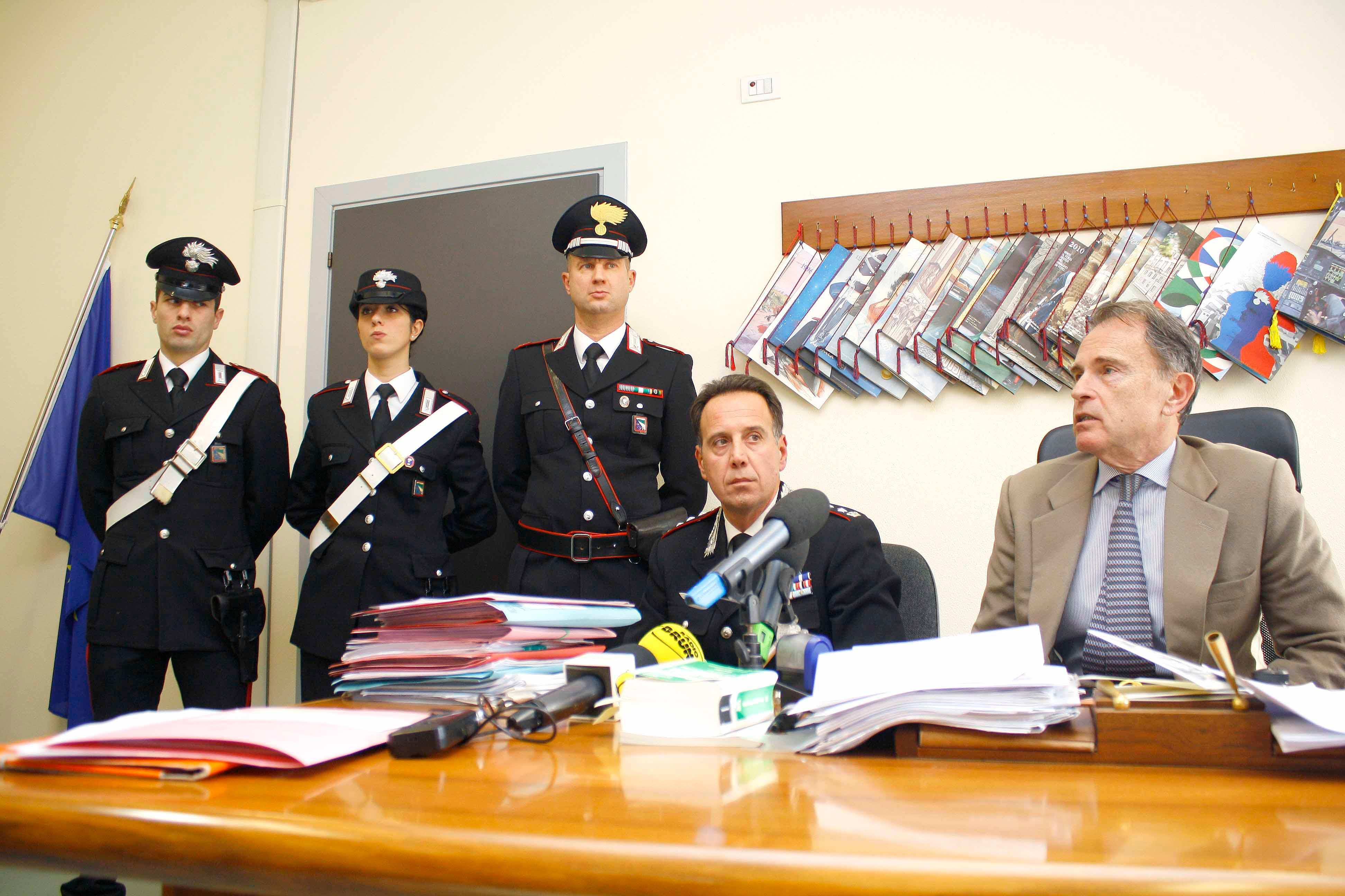 La conferenza stampa degli inquirenti sul delitto di Pontelangorino