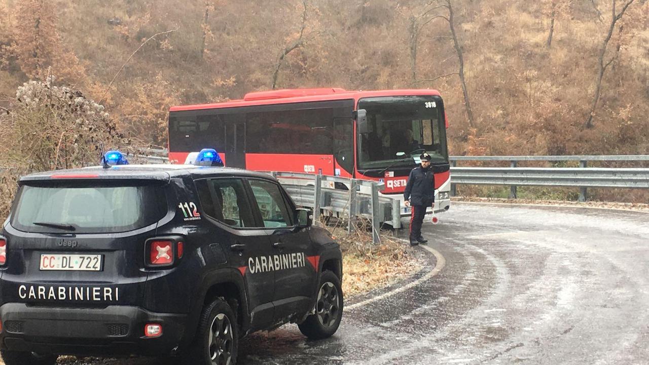 Ghiaccio sulle strade, raffica di incidenti e infortuni: traffico in tilt