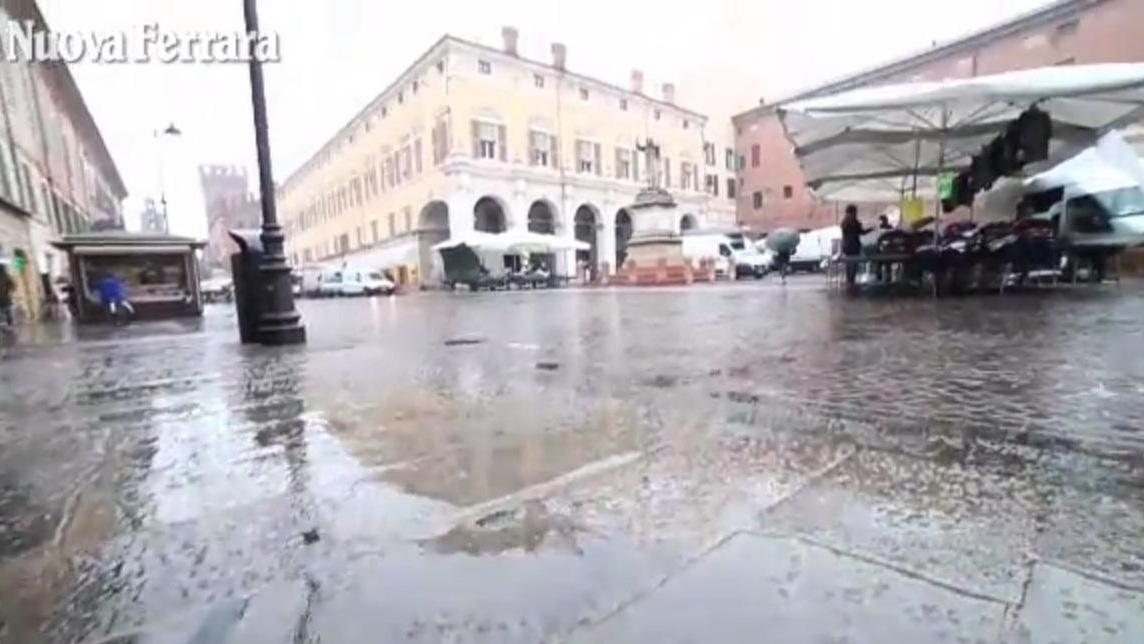 Il gelicidio in centro a Ferrara