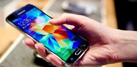 Denunciati in sette per una truffa con gli smartphone 