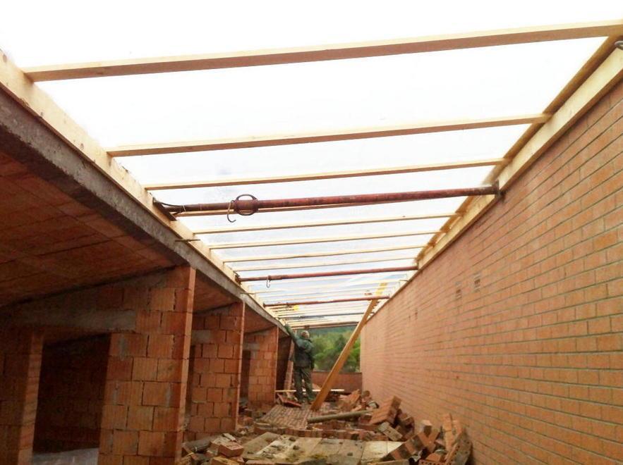 Crollo di un muro, 596 euro di multa 