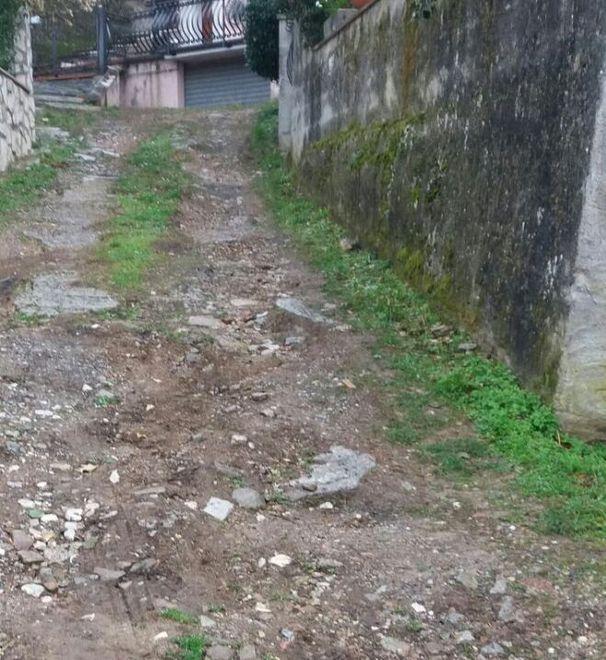 La via sterrata blocca l’ambulanza 