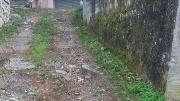La via sterrata blocca l’ambulanza