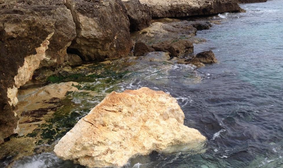 Erosione costiera a Porto Torres, nuovo crollo a Balai 