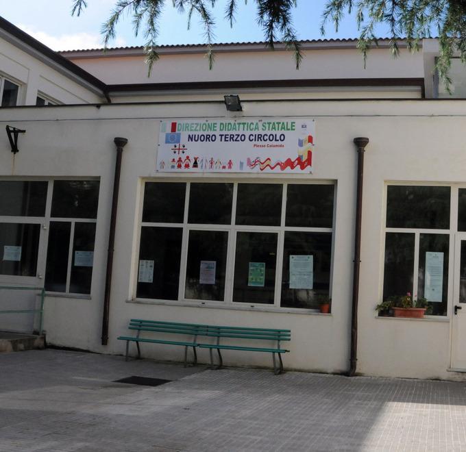 Infiltrazioni di acqua, la scuola Calamida chiusa per 2 giorni
