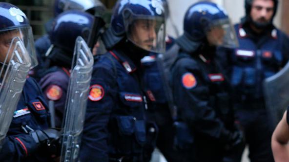 Corteo contro il nuovo circolo Maxi schieramento di polizia