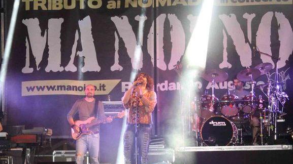 La band tributo dei Nomadi “Ma Noi No” al Pedrazzoli