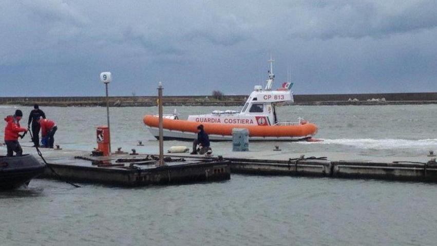 Madonnina, cede il pontile nato per riparare l’approdo