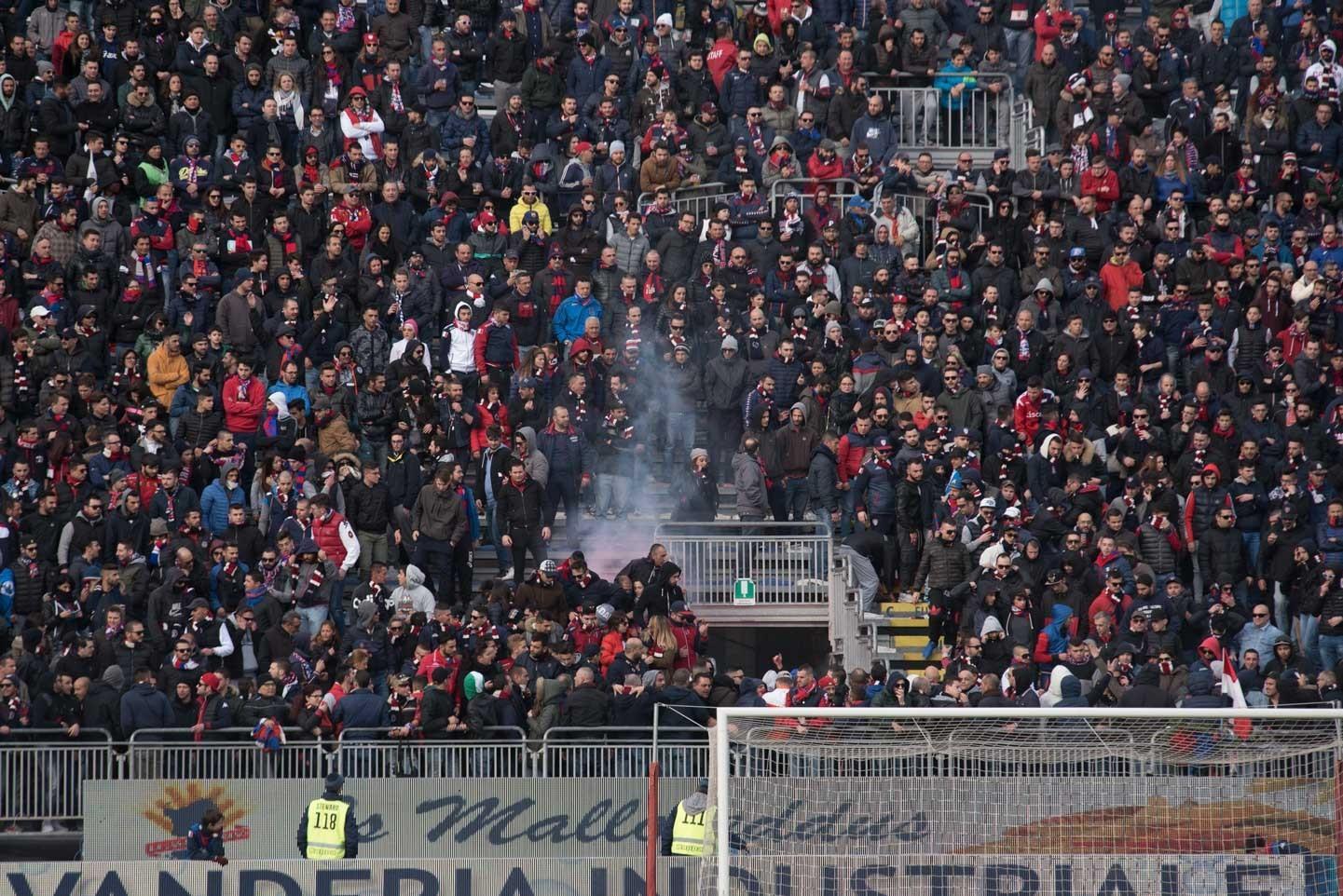 La curva nord dello stadio Sant'Elia di Cagliari