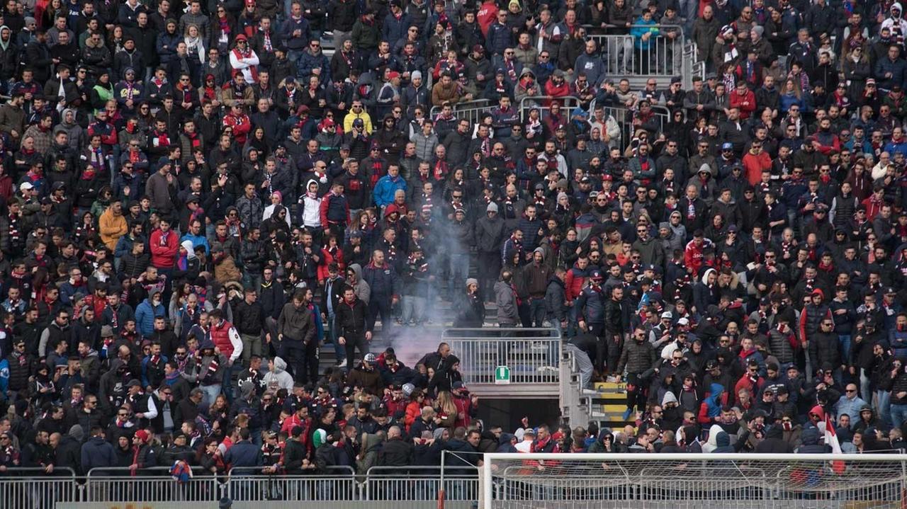 La curva nord dello stadio Sant'Elia di Cagliari