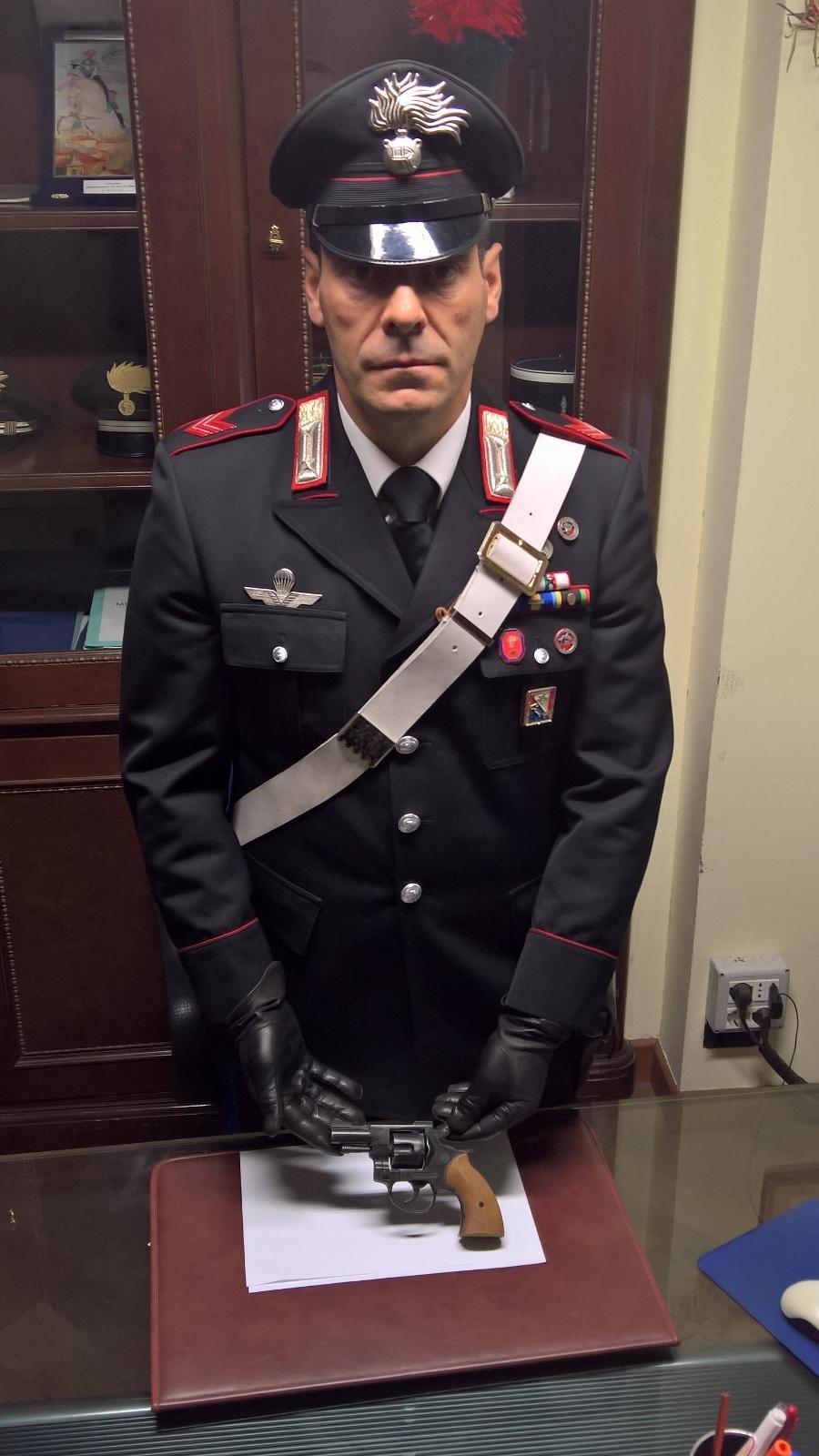Minacciato con una pistola per non aver dato la precedenza