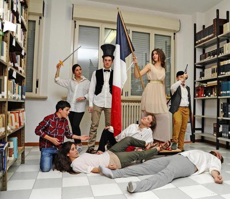 Alcuni studenti alla Notte del classico del liceo Fermi (foto Falorni/Silvi)