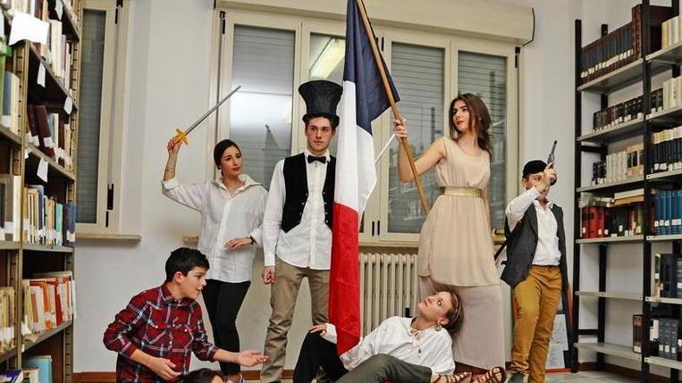 Alcuni studenti alla Notte del classico del liceo Fermi (foto Falorni/Silvi)