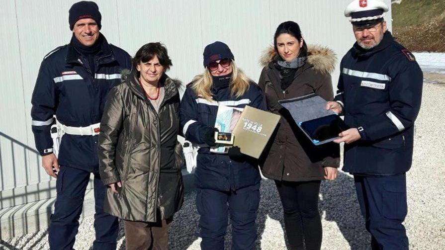La polizia locale dell’Unione dona tablet alle scuole di Norcia