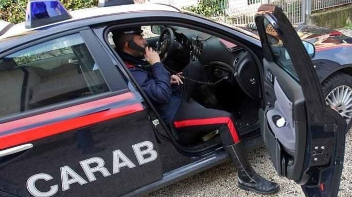 Doppia denuncia per una badante accusata di rubare monili d’oro