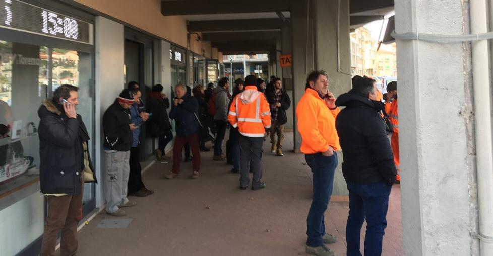 Il libeccio blocca le navi per sei ore 