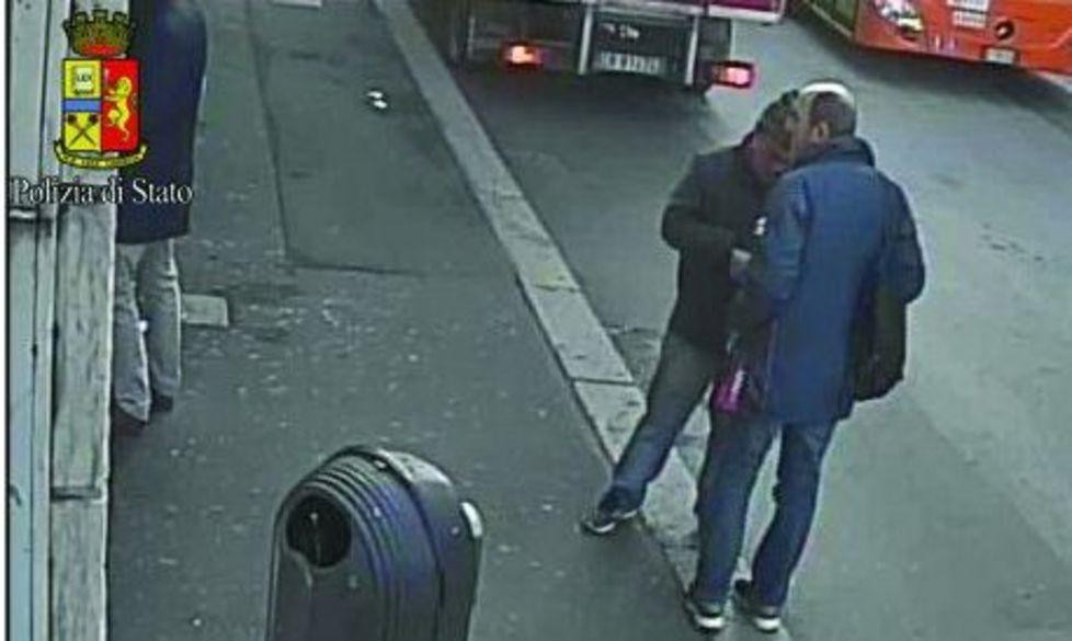 Rapinata in stazione, così le volevano svuotare il bancomat 