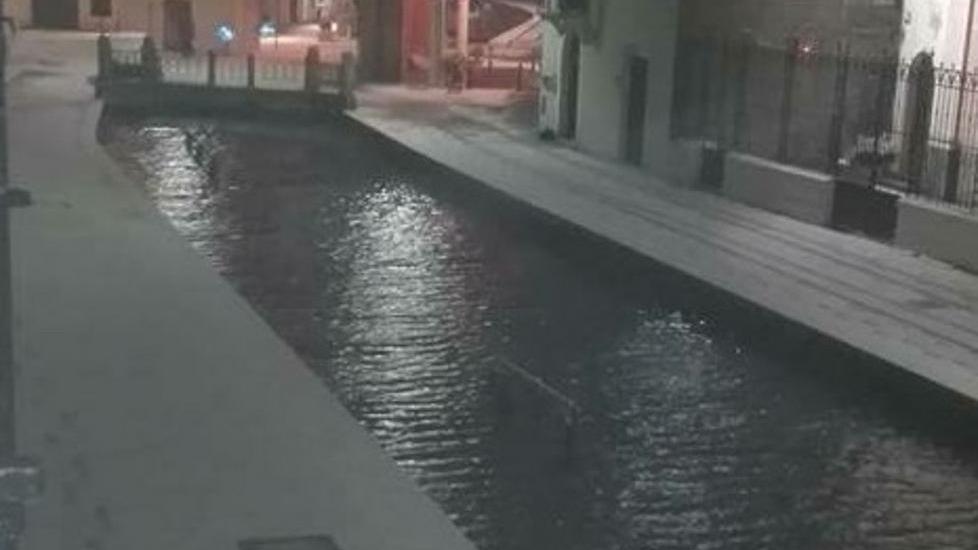 In serata sulla costa è arrivata anche la neve