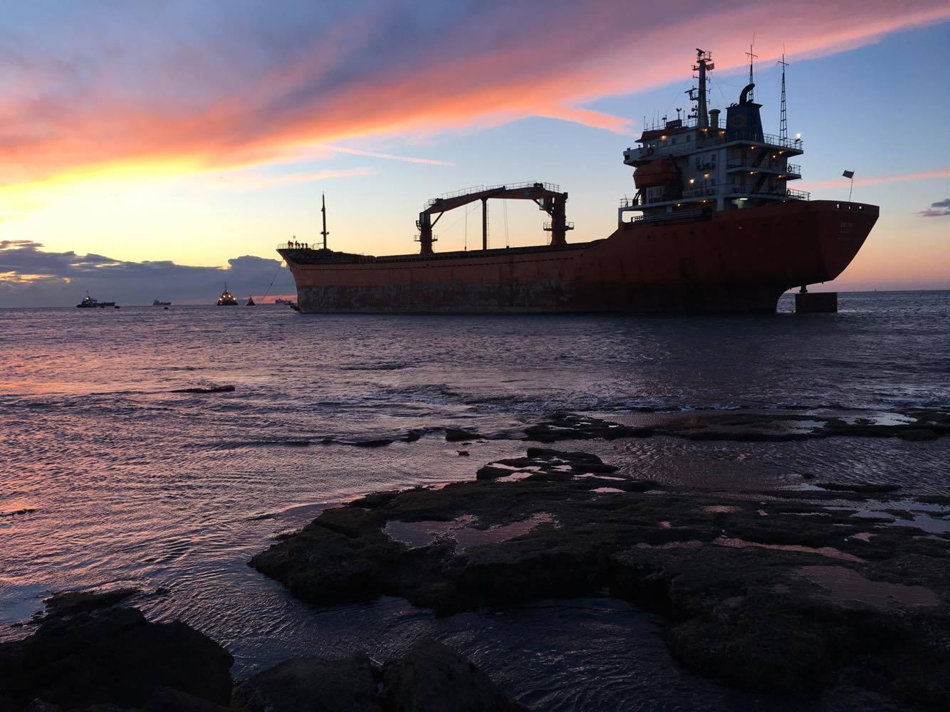 La foto della nave incagliata del nostro lettore Luca Genovesi 