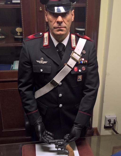 Minacciato con una pistola per non aver dato la precedenza 
