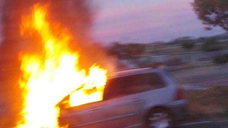 Auto distrutta da un incendio sull’autostrada