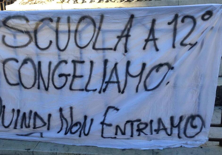 «Basta gelo in classe» ancora proteste gli alunni scioperano 