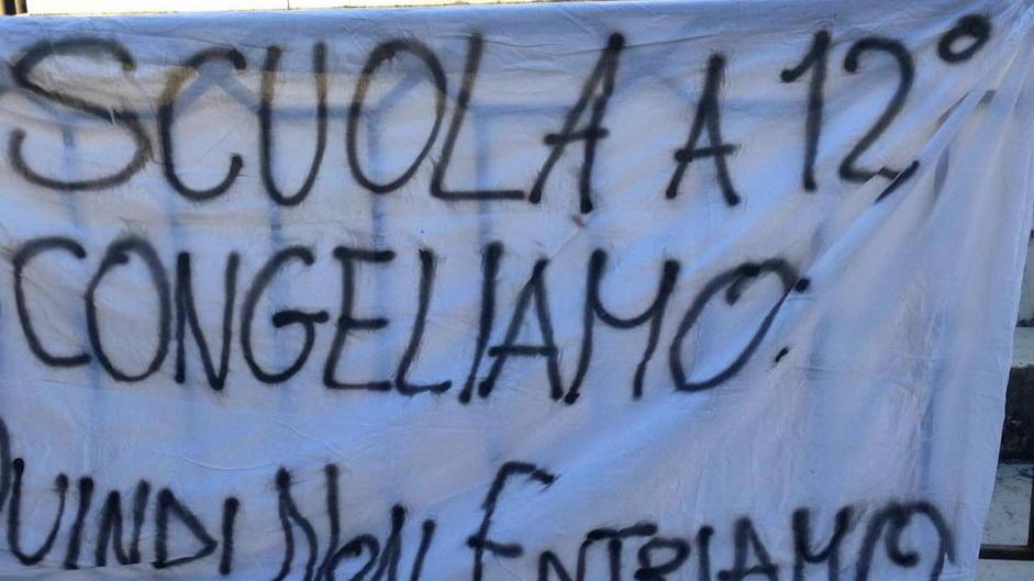«Basta gelo in classe» ancora proteste gli alunni scioperano