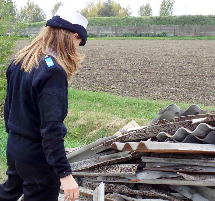 Smaltire l’amianto da soli, tra i burocrati 