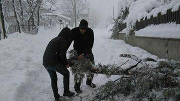 Tifosi della Bondi alle prese con la neve caduta a Chieti