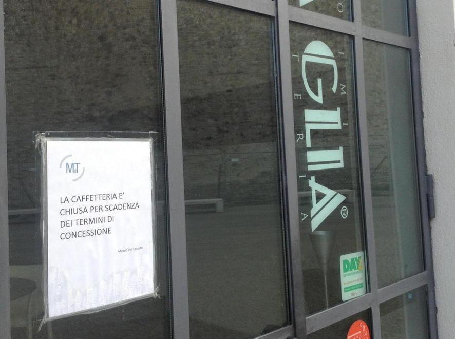 Biblioteca Lazzerini da tre mesi senza bar 
