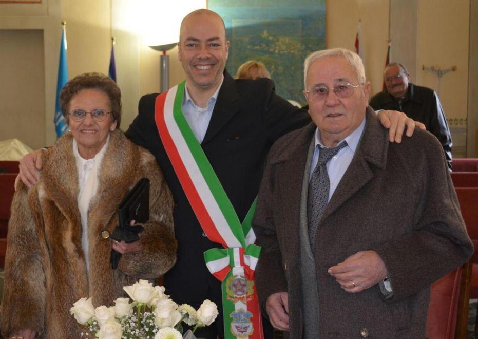 «Mi sposo se arrivo a 80 anni». Lei lo prende in parola