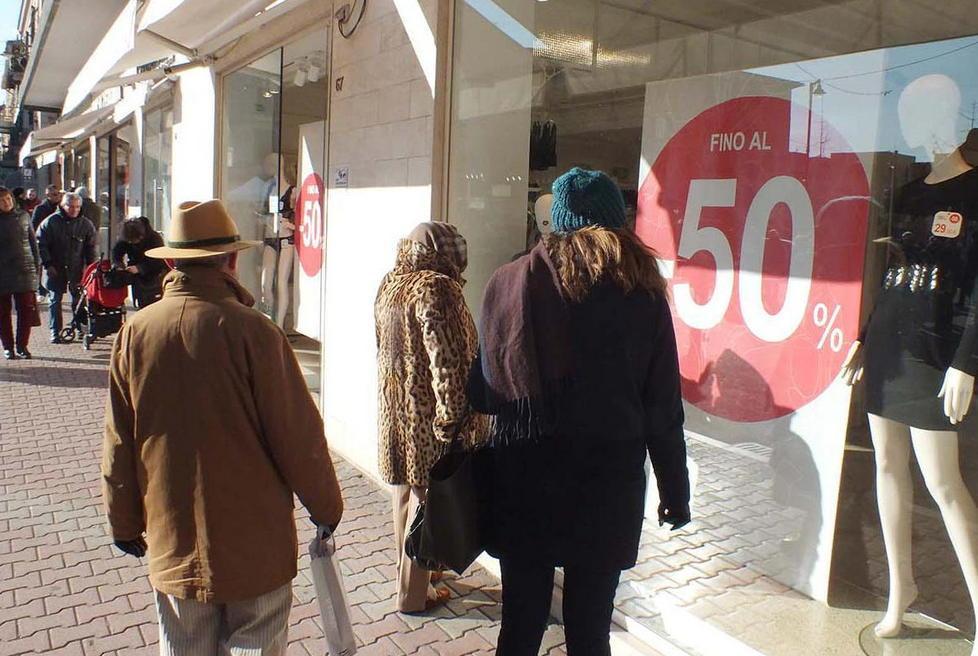Dopo un Natale sotto tono anche i saldi vanno a rilento