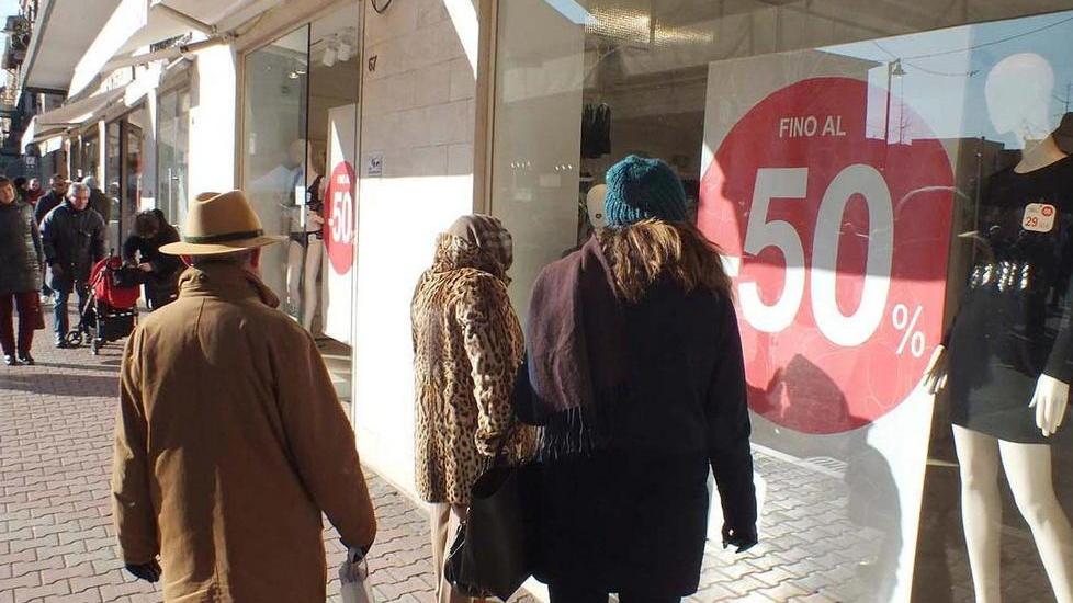 Dopo un Natale sotto tono anche i saldi vanno a rilento