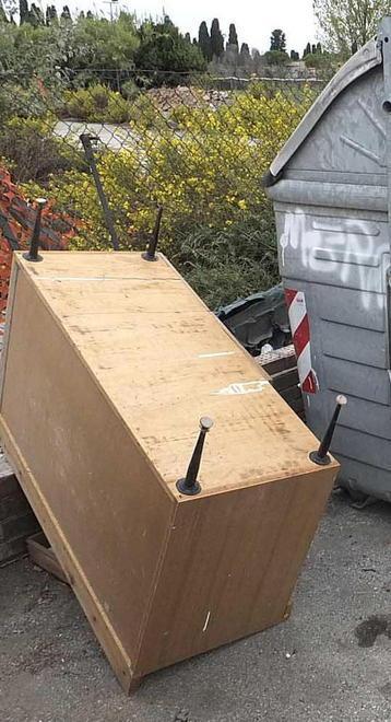 Un lucchese multato di 600 euro a Livorno per abbandono rifiuti 