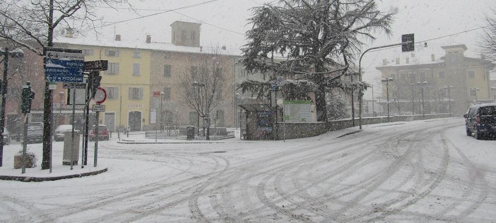 Risveglio con la neve ieri in Appennino