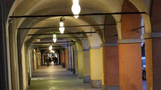 Botte da orbi con la stampella rubata