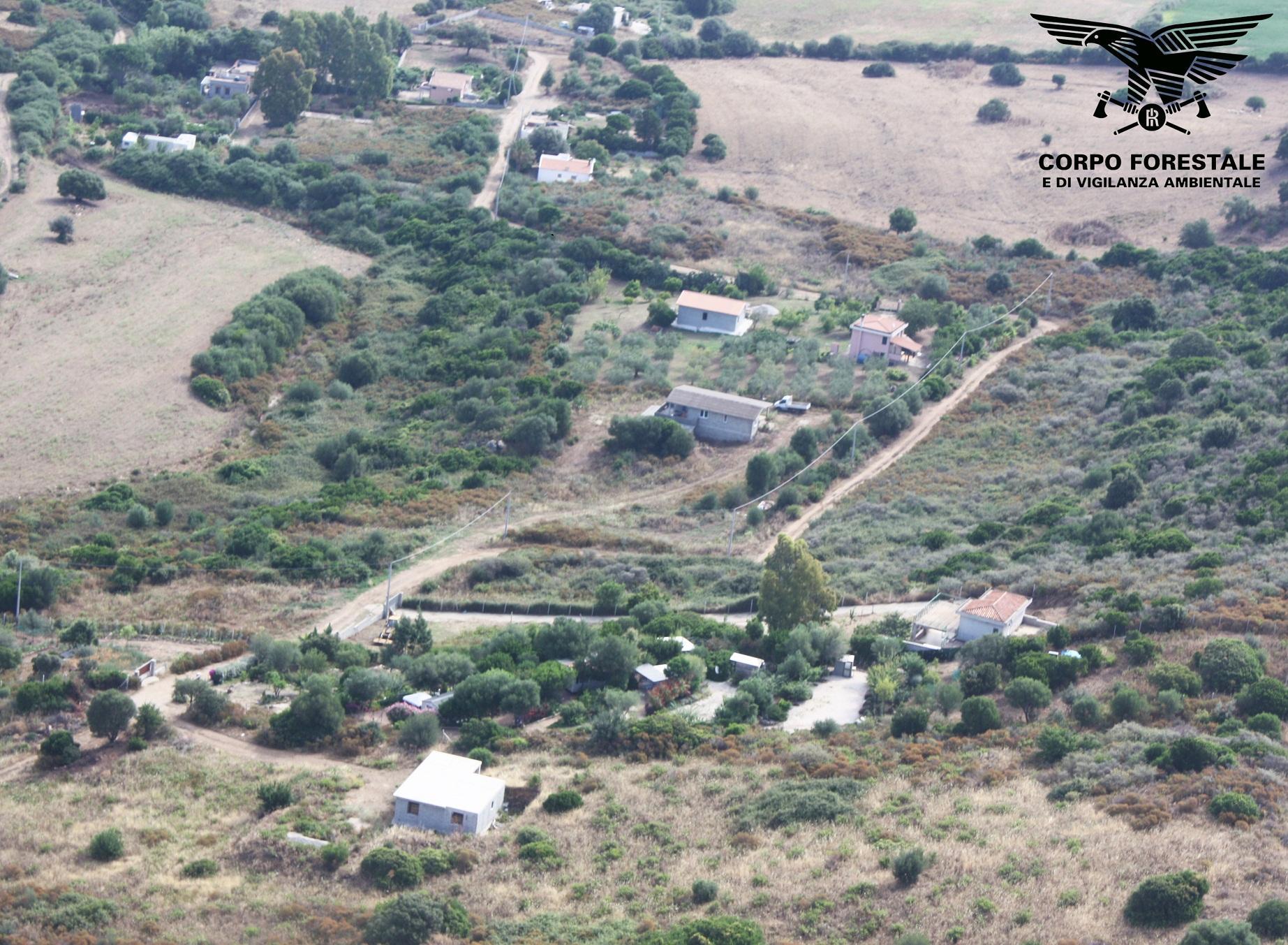 La lottizzazione abusiva ripresa dall'alto