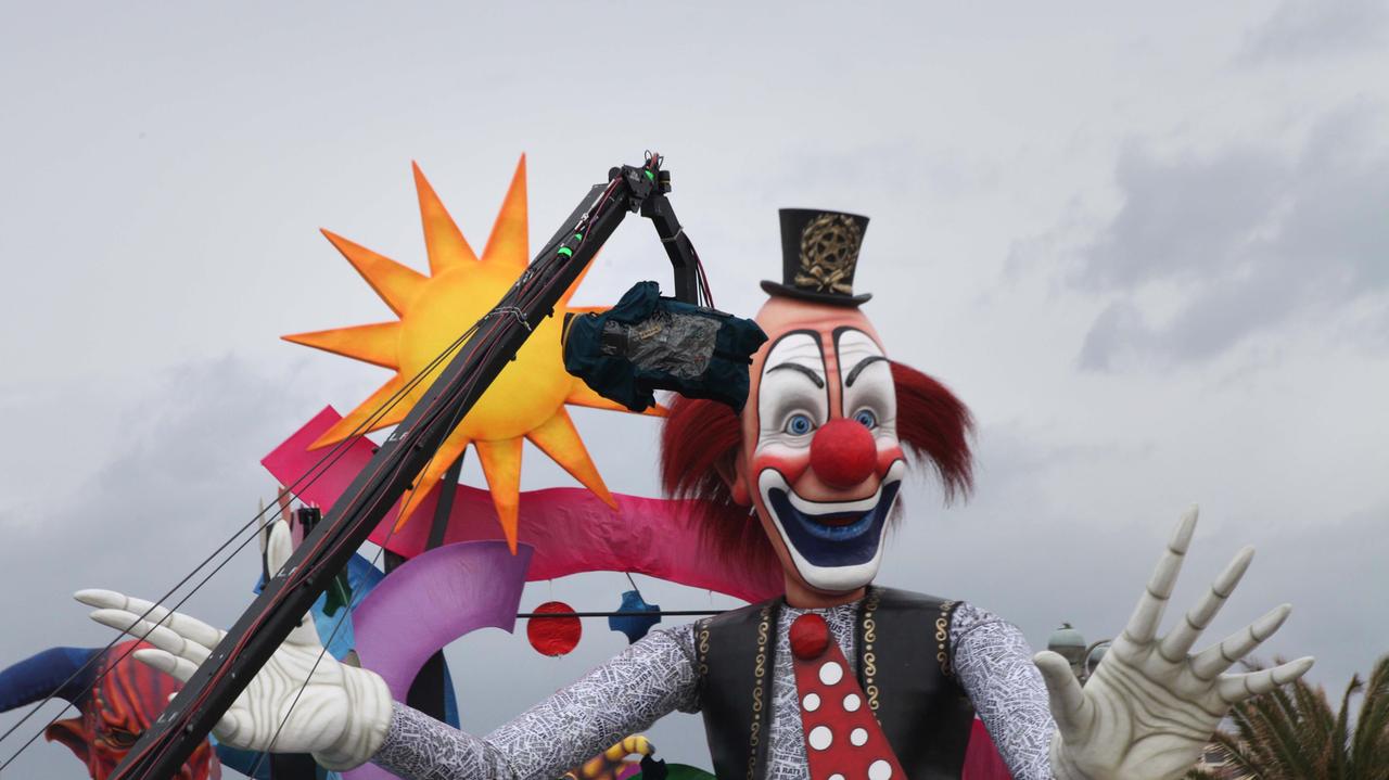 Una telecamera Rai al Carnevale di Viareggio (foto Ciurca/Paglianti)