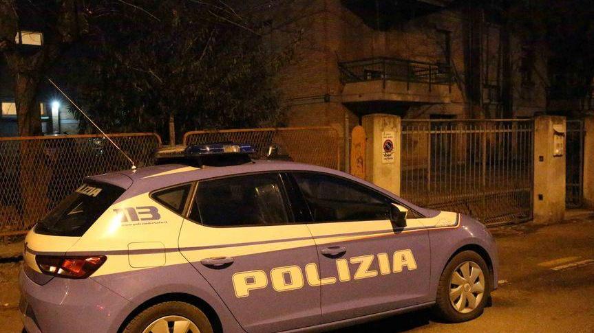 Morte misteriosa in via Veneri, aperta un’inchiesta